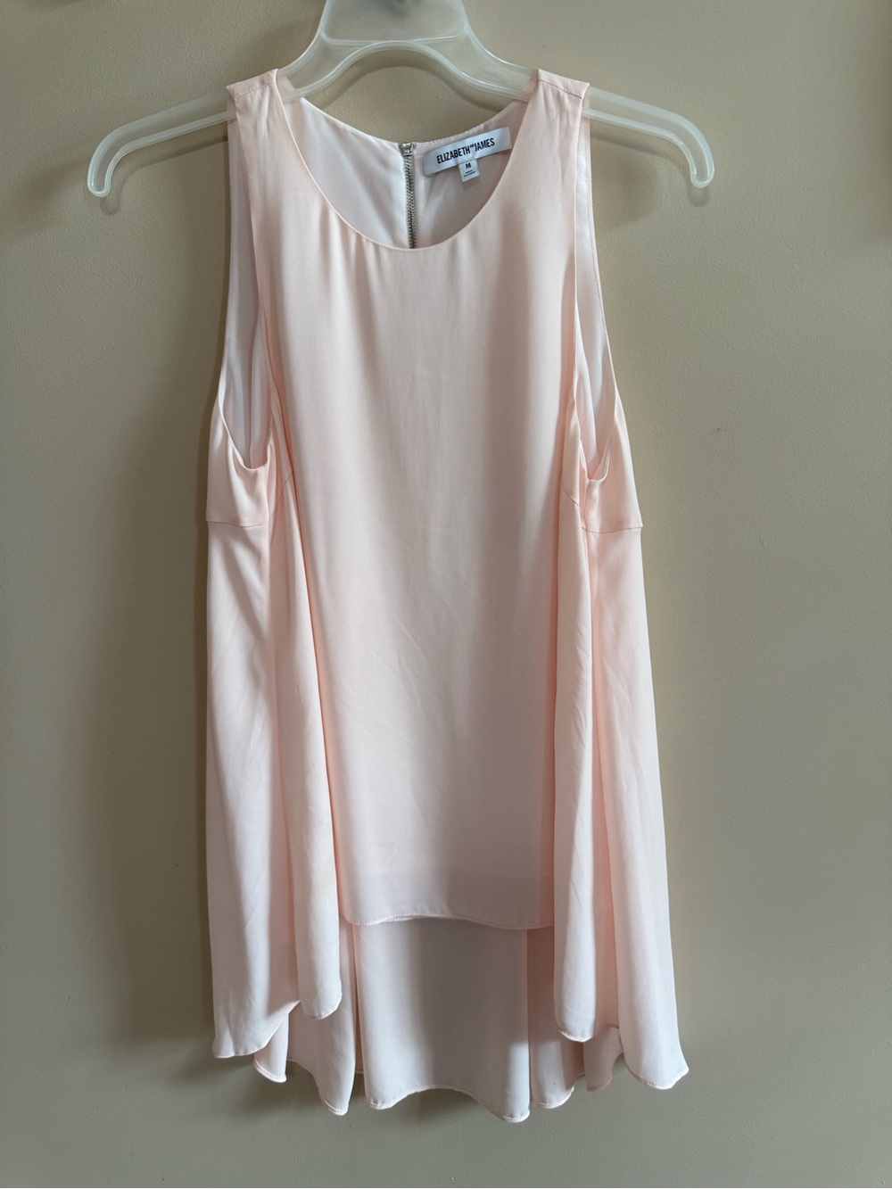 NWOT Elizabeth and James Pale Blush Sleeveless High Low Flow Top Sz M